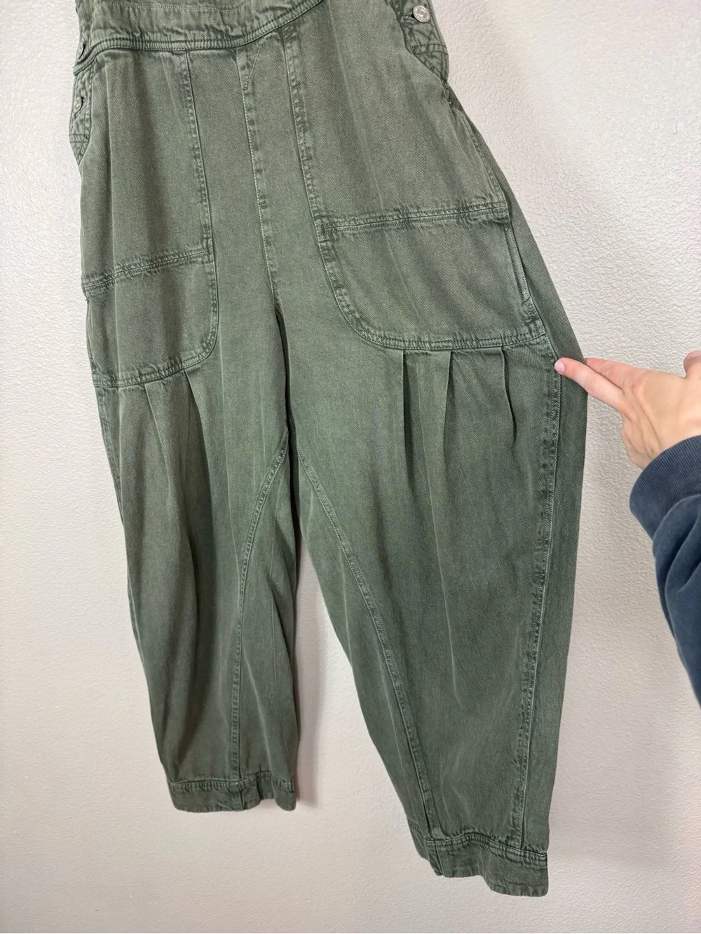 Free People Felix tapered baggy overalls dusty olive size XS D